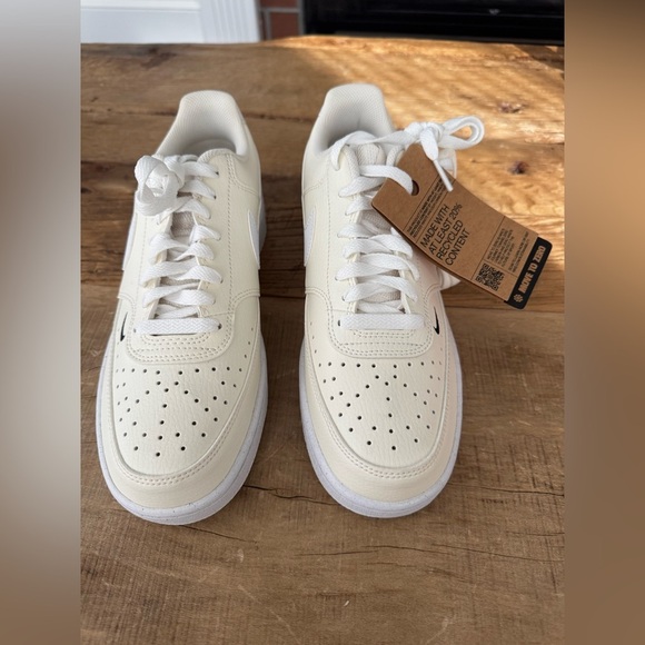 NEW IN BOX Women’s Nike Court Vision Lo NN low ~ white/pale-ivory-black ~ 10 - Picture 5 of 12